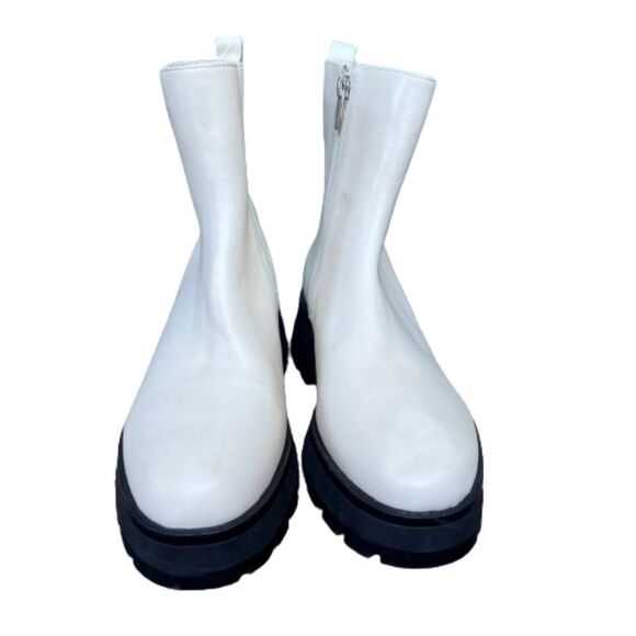 NWOB Vince Camuto Womens Neframes Chelsea Leather White & Black Boots Size 8.5M - Picture 2 of 5
